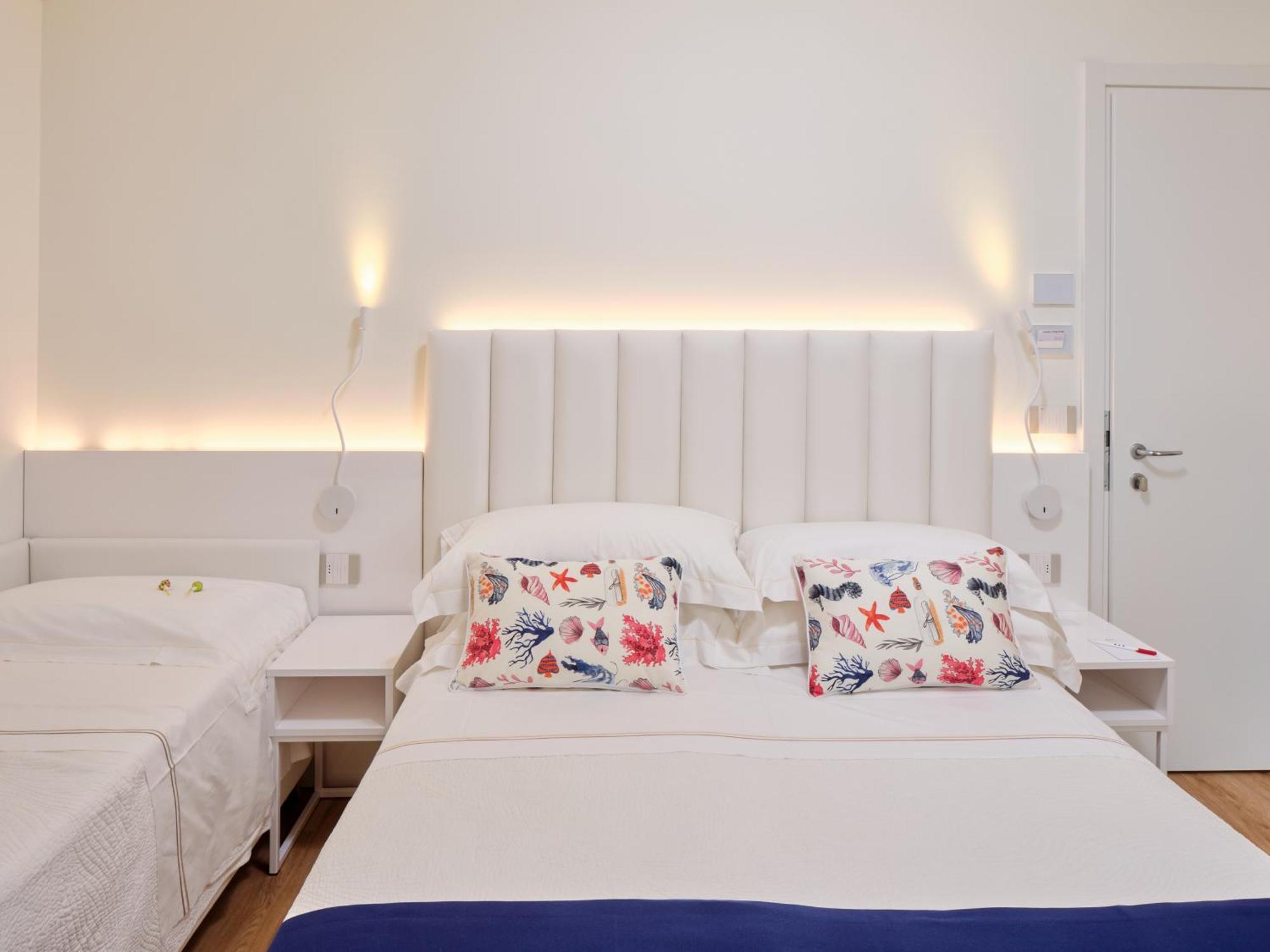 Una Hotels Imperial Beach Hotel Марота Екстериор снимка